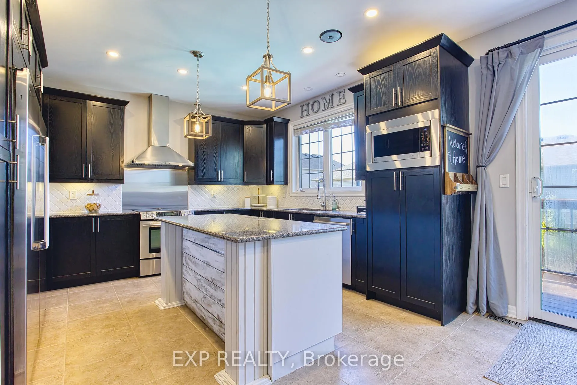 Photo 11 of 261 Montreal Circle, Hamilton, Stoney Creek — HOMEH