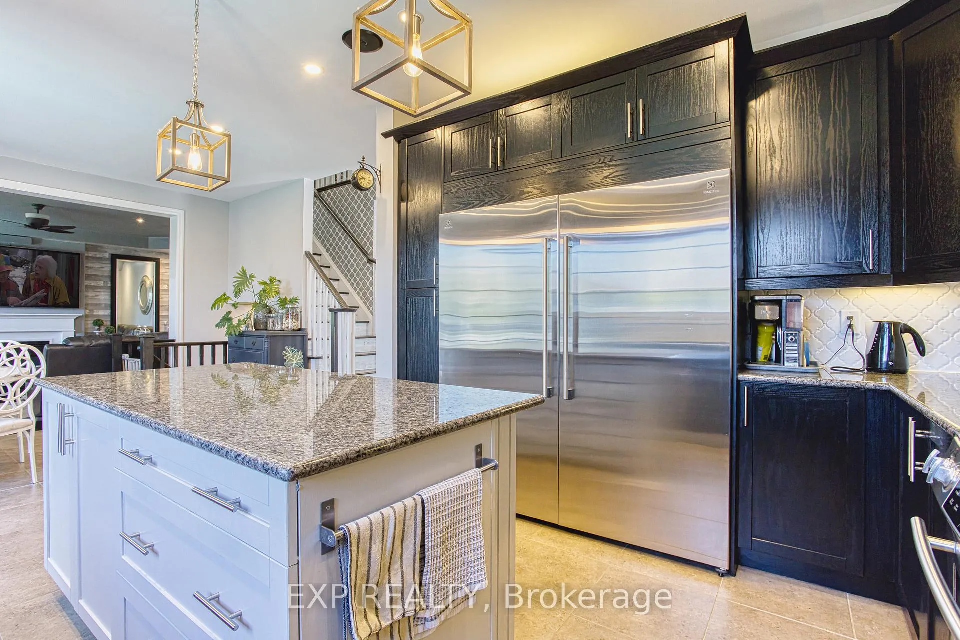 Photo 14 of 261 Montreal Circle, Hamilton, Stoney Creek — HOMEH