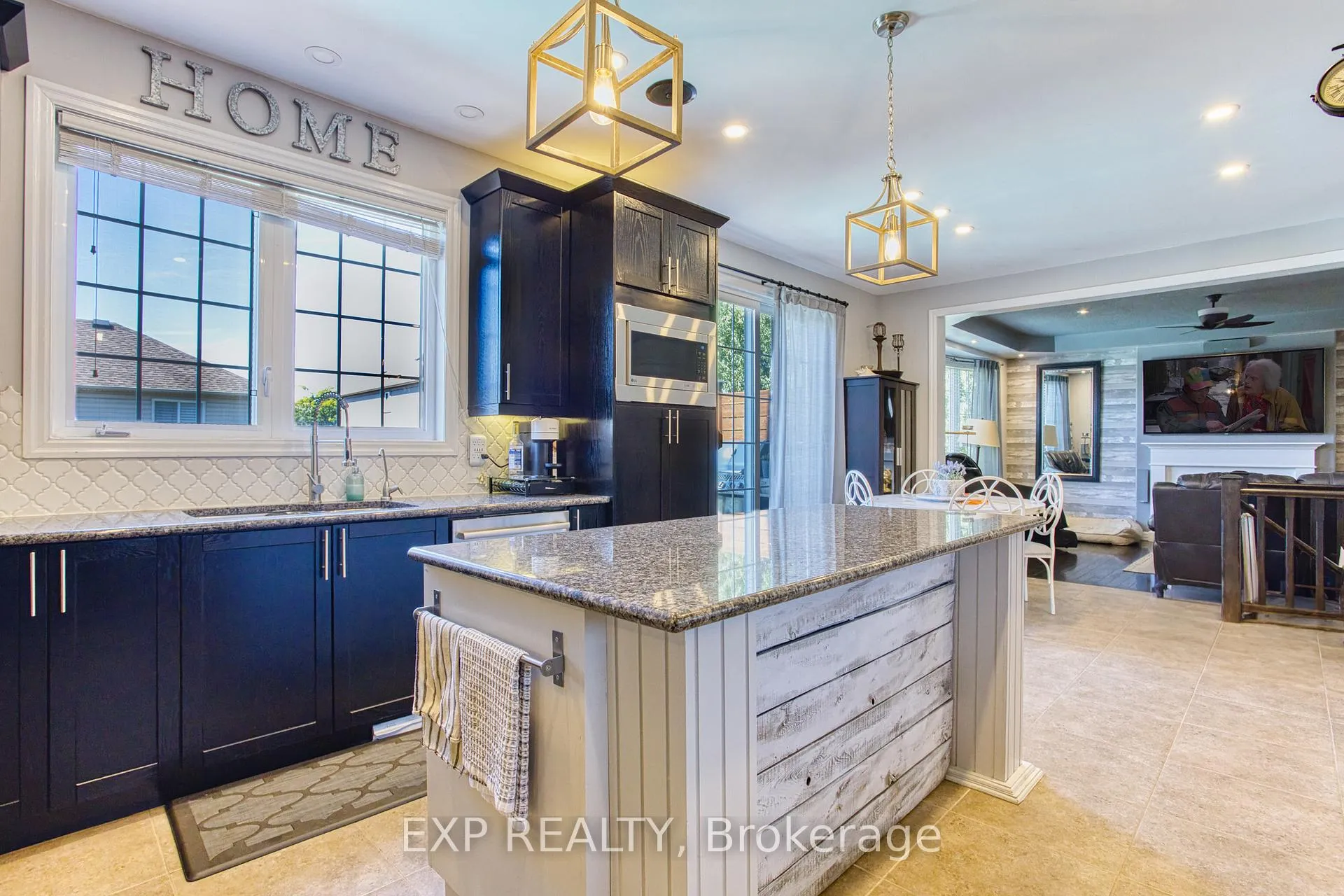Photo 15 of 261 Montreal Circle, Hamilton, Stoney Creek — HOMEH
