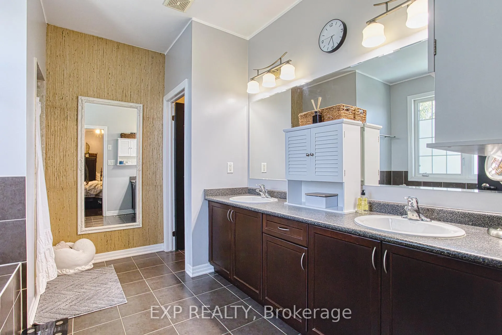 Photo 23 of 261 Montreal Circle, Hamilton, Stoney Creek — HOMEH