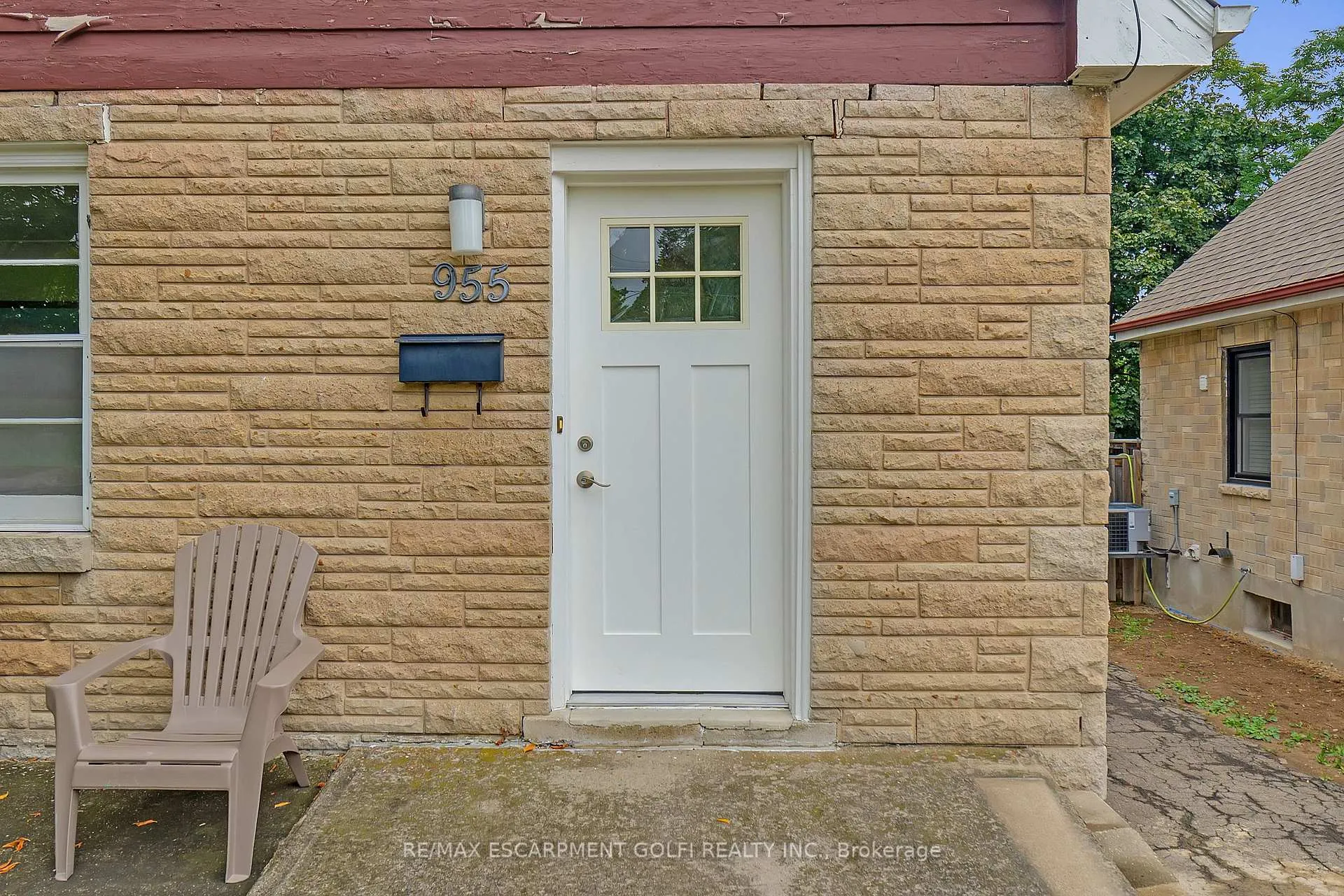 Photo 3 of 955 Lawrence Road, Hamilton, Rosedale — HOMEH