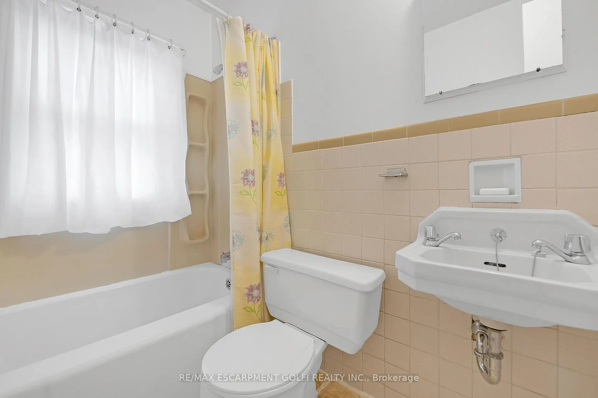 Photo 15 of 955 Lawrence Road, Hamilton, Rosedale — HOMEH