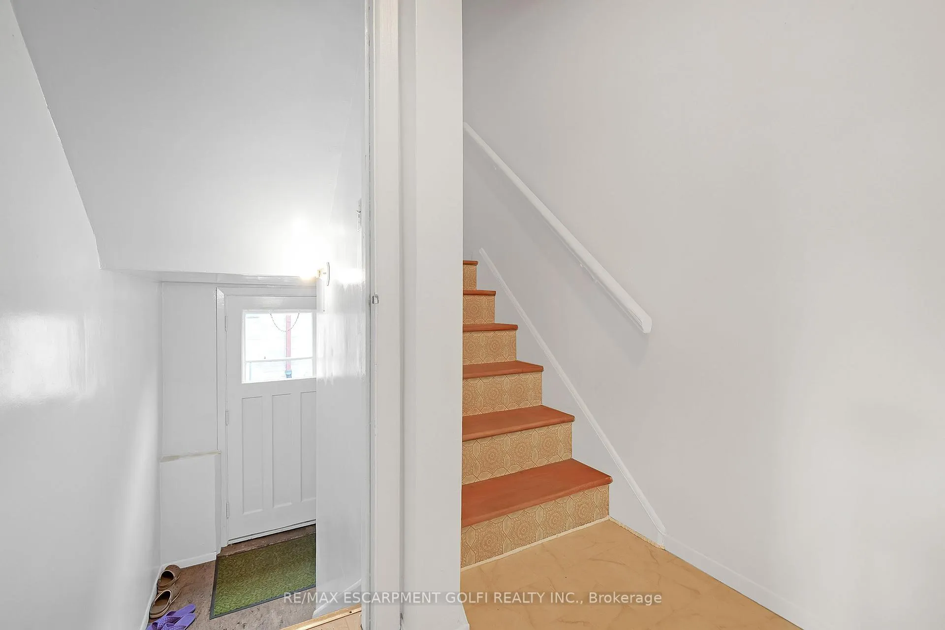 Photo 21 of 955 Lawrence Road, Hamilton, Rosedale — HOMEH