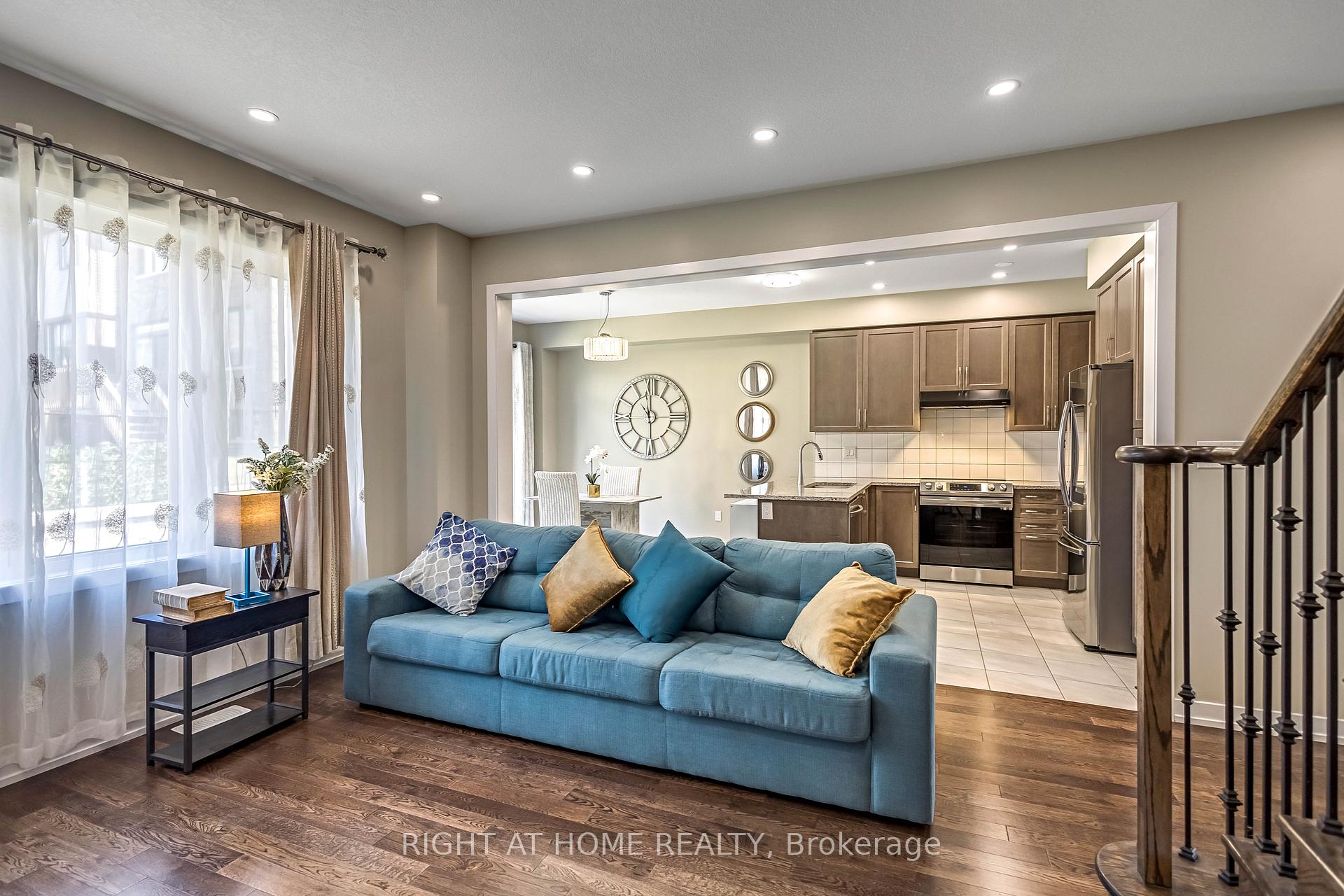 Photo 11 of 44 Santos Drive, Haldimand — HOMEH