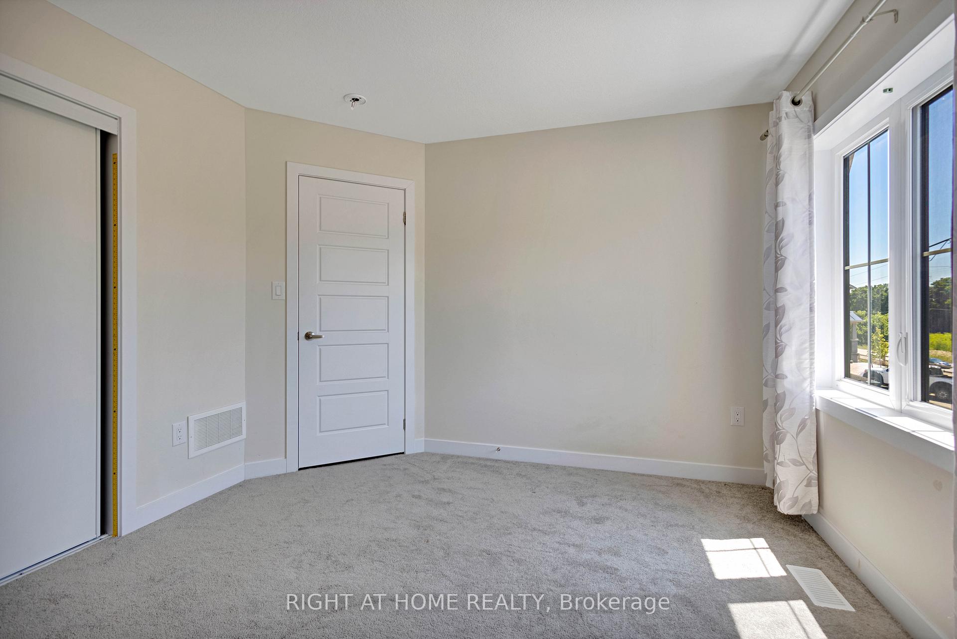 Photo 28 of 44 Santos Drive, Haldimand — HOMEH
