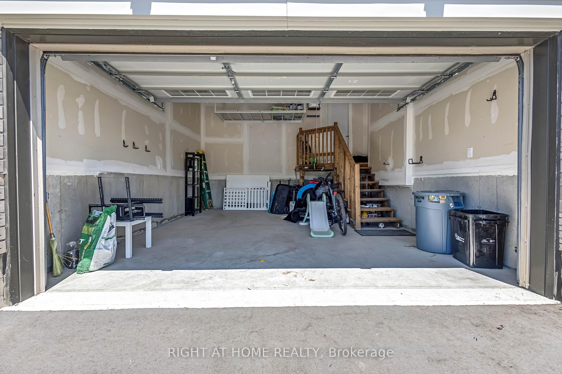 Photo 36 of 44 Santos Drive, Haldimand — HOMEH