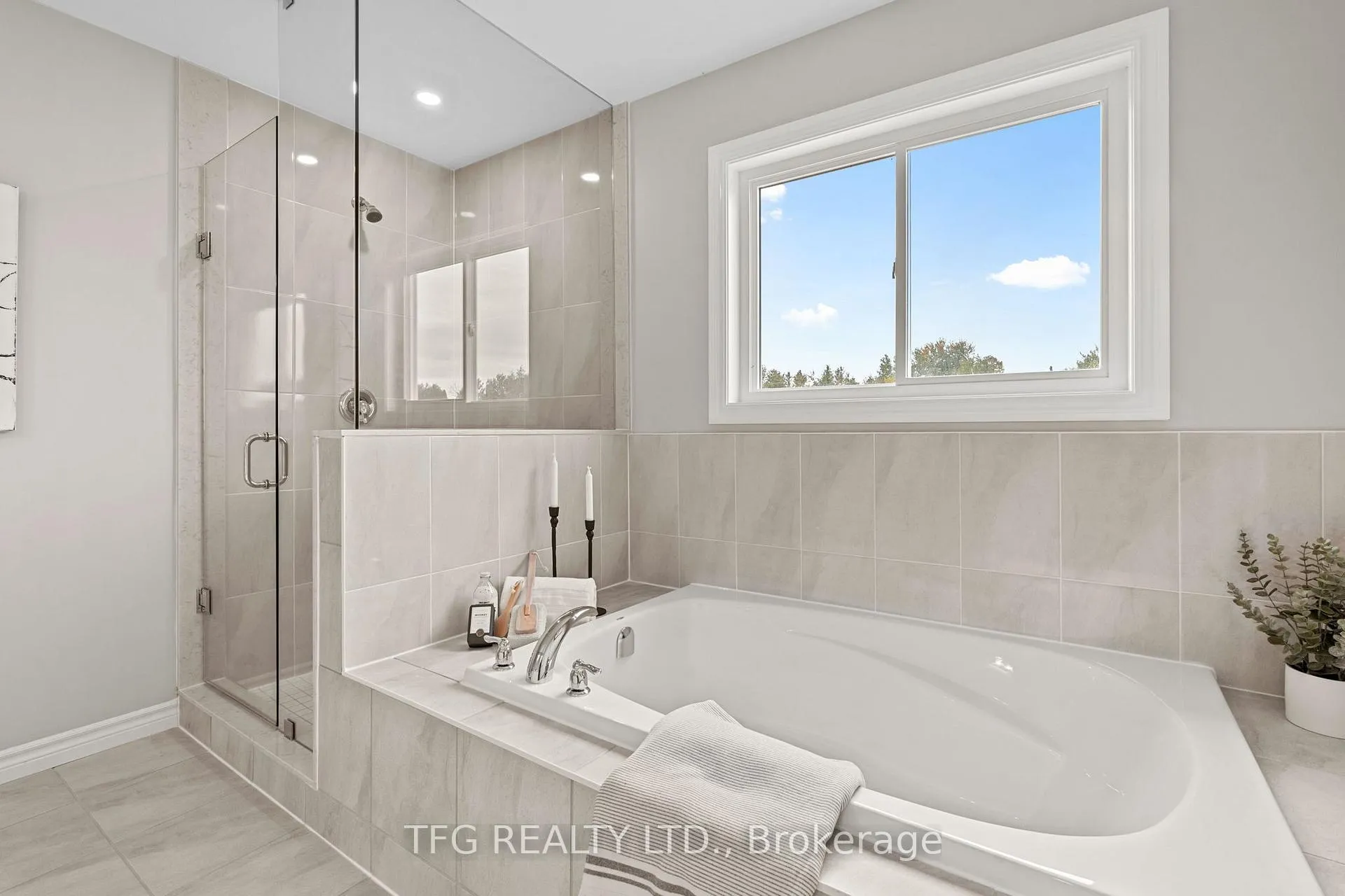 Photo 23 of 46 Broome Avenue, Clarington, Courtice — HOMEH