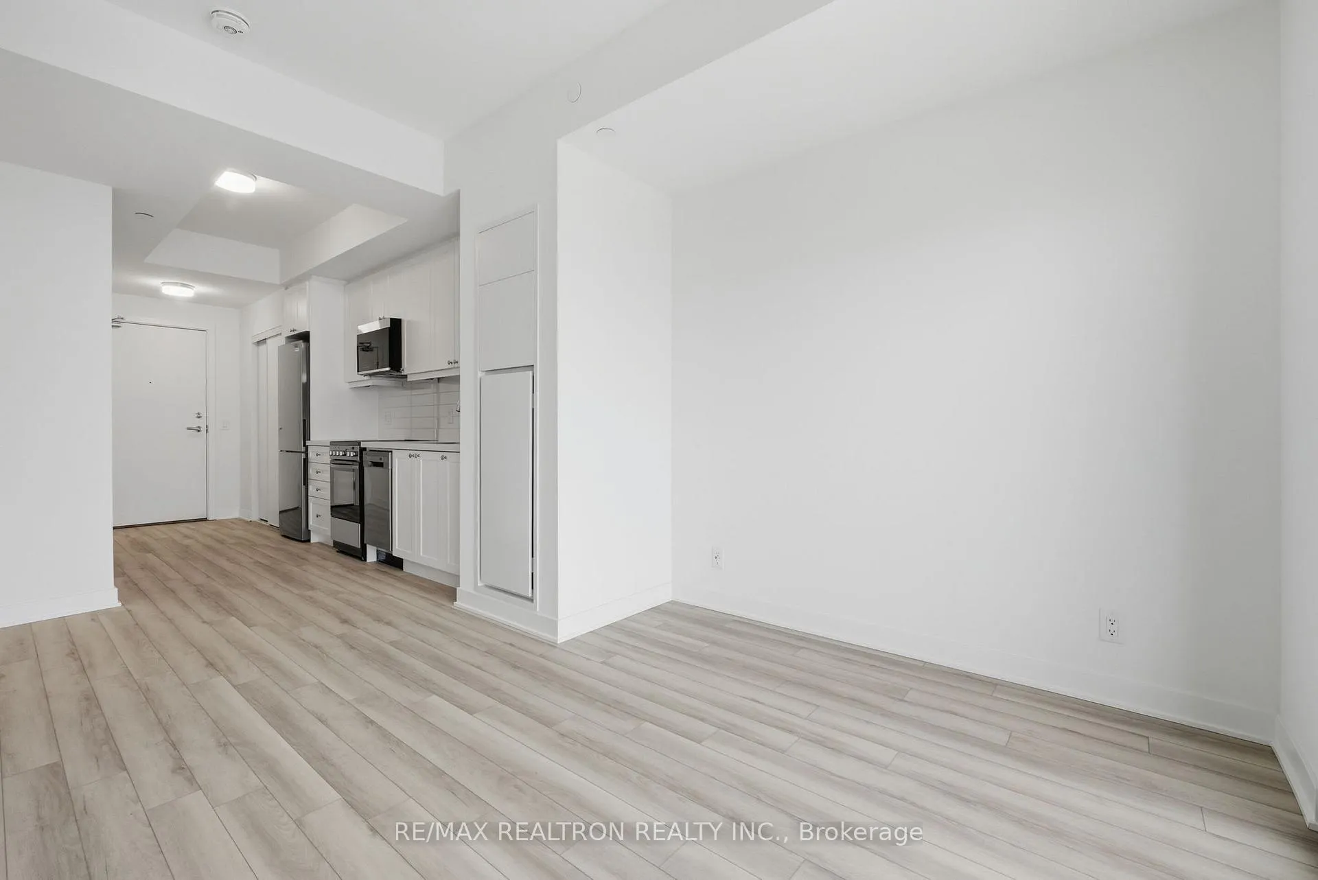 Photo 14 of Unit 203, 51 Clarington Boulevard, Clarington, Bowmanville — HOMEH