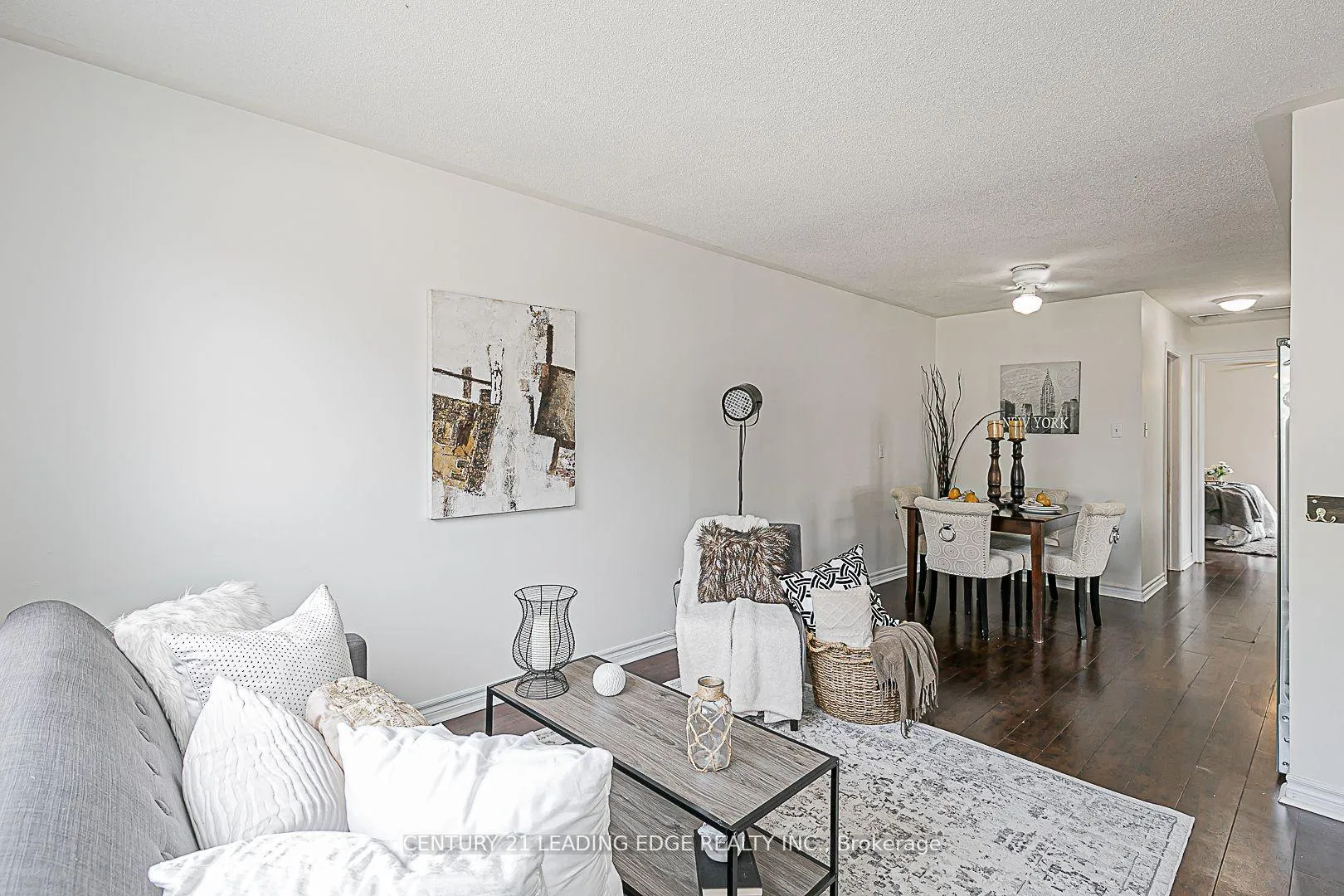 Photo 6 of 1422 Outlet Drive, Oshawa, Lakeview — HOMEH