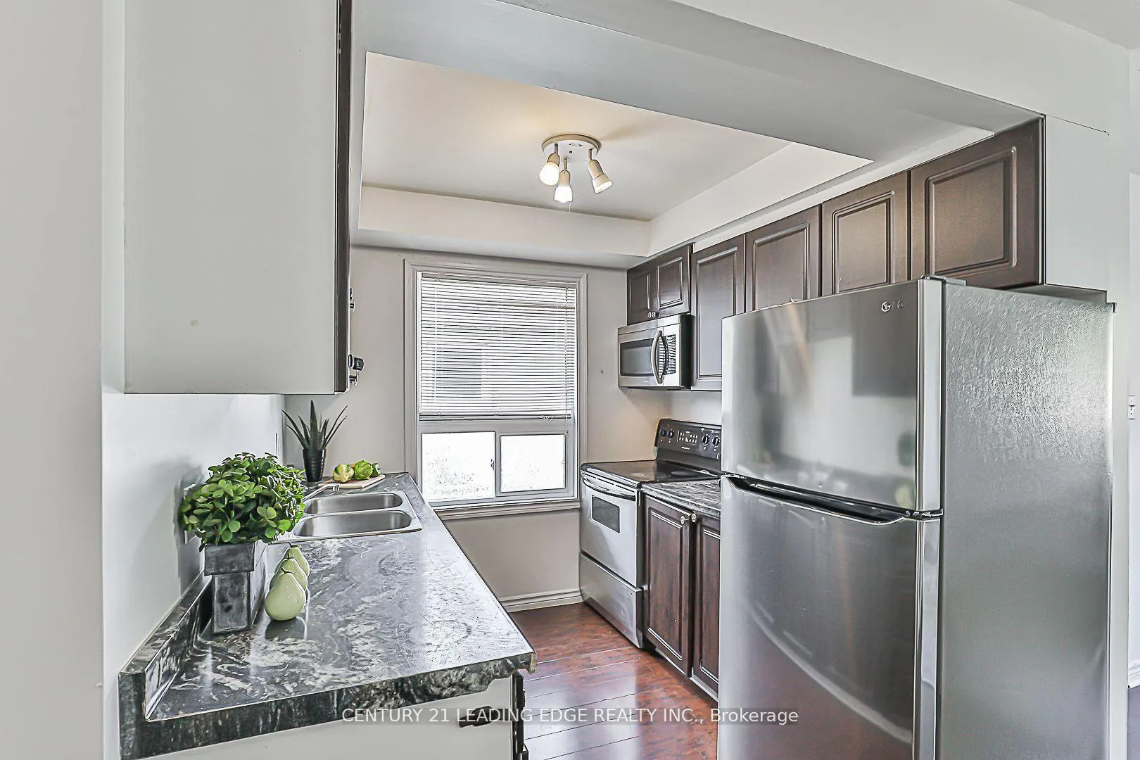 Photo 9 of 1422 Outlet Drive, Oshawa, Lakeview — HOMEH