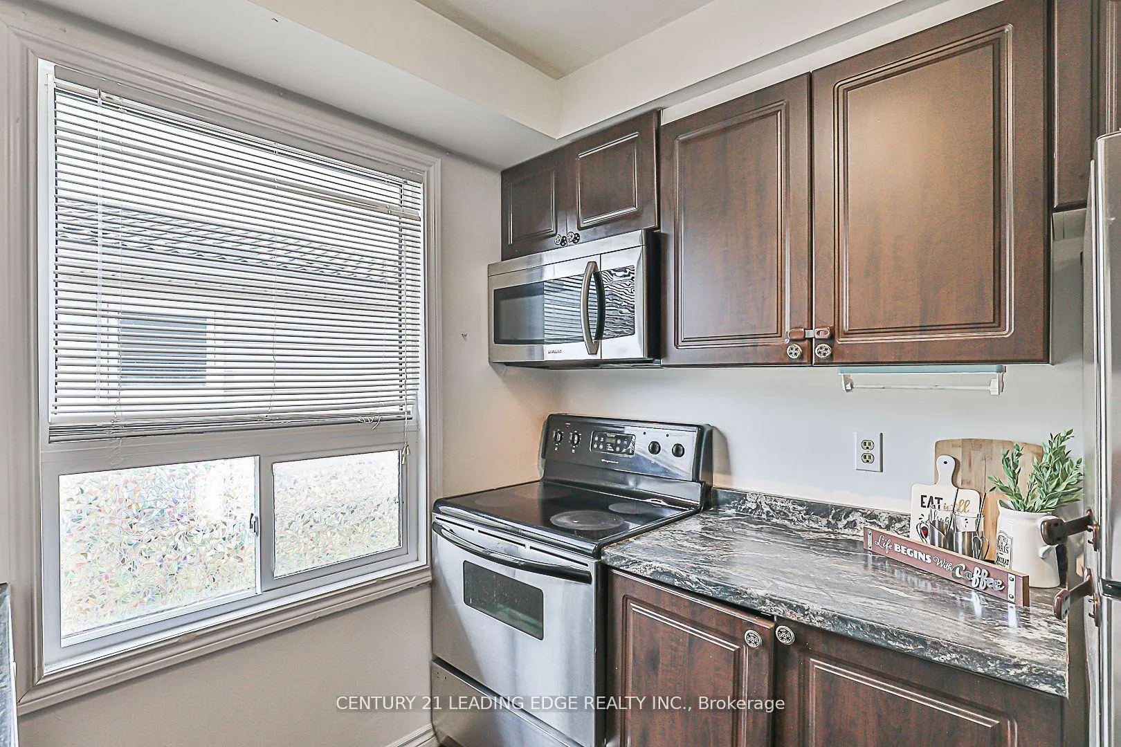 Photo 10 of 1422 Outlet Drive, Oshawa, Lakeview — HOMEH