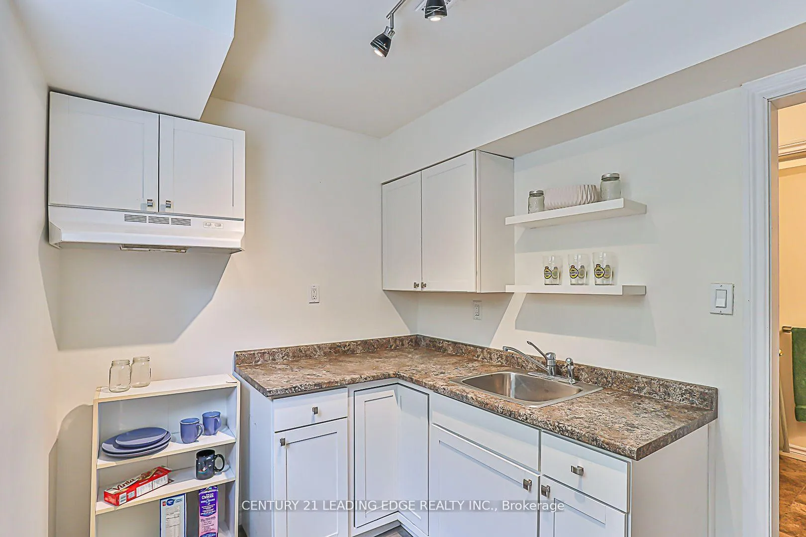 Photo 15 of 1422 Outlet Drive, Oshawa, Lakeview — HOMEH