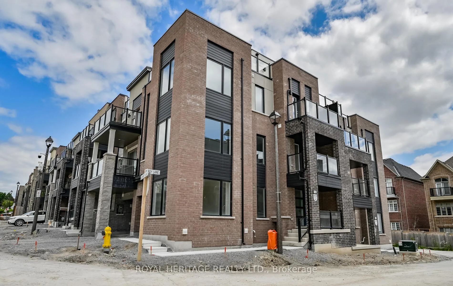 Photo 3 of 5 Schmidt Lane, Markham, Angus Glen — HOMEH