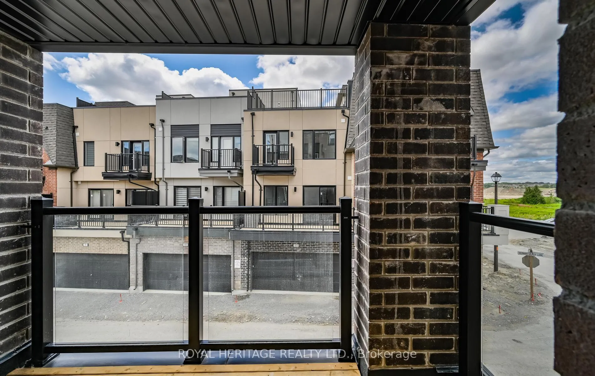 Photo 16 of 5 Schmidt Lane, Markham, Angus Glen — HOMEH