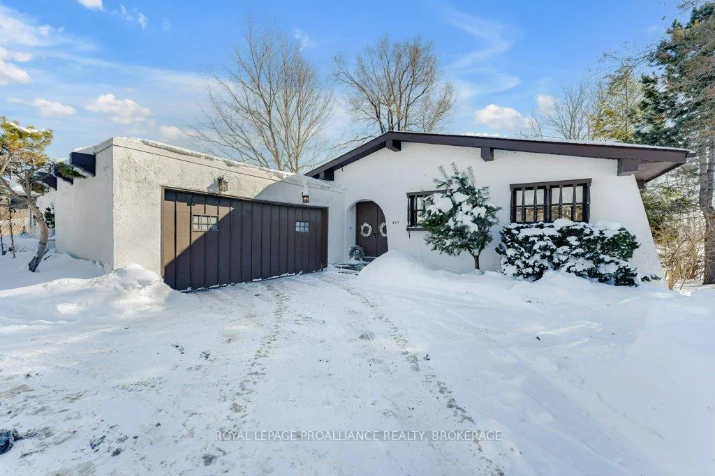 Front of 807 Wartman Avenue