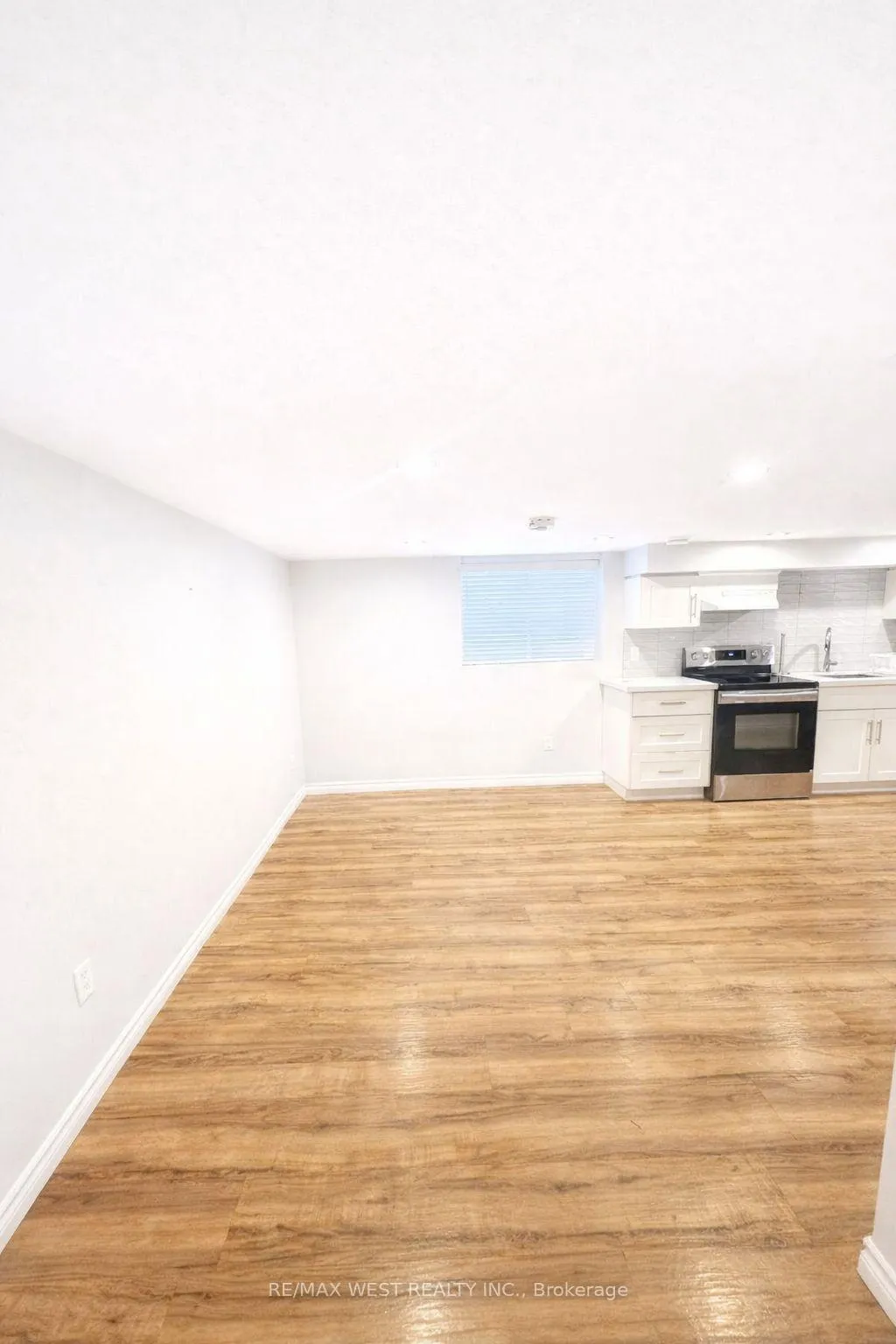 Photo 5 of 106 Bell Drive, Whitby, Lynde Creek — HOMEH
