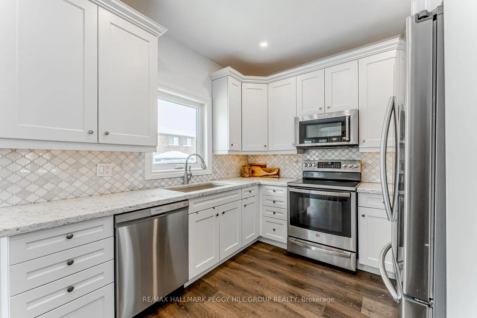 Photo 3 of 27 McAvoy Drive, Barrie, Edgehill Drive — HOMEH