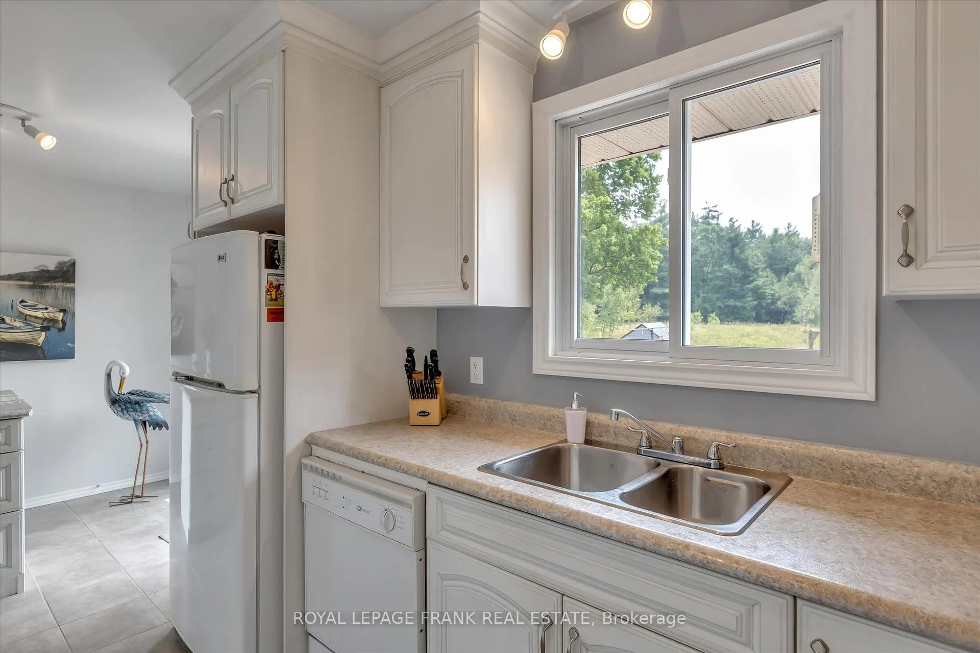 Photo 6 of 419 South Beach Road, Douro-Dummer — HOMEH