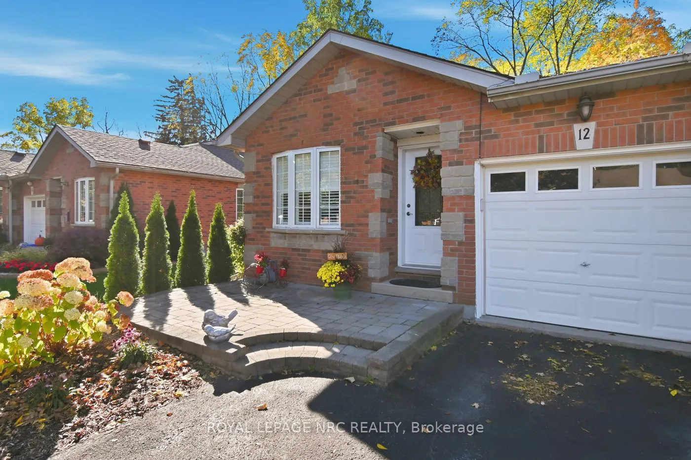 Photo 2 of 12 Kinsman Court, Pelham, Fonthill — HOMEH
