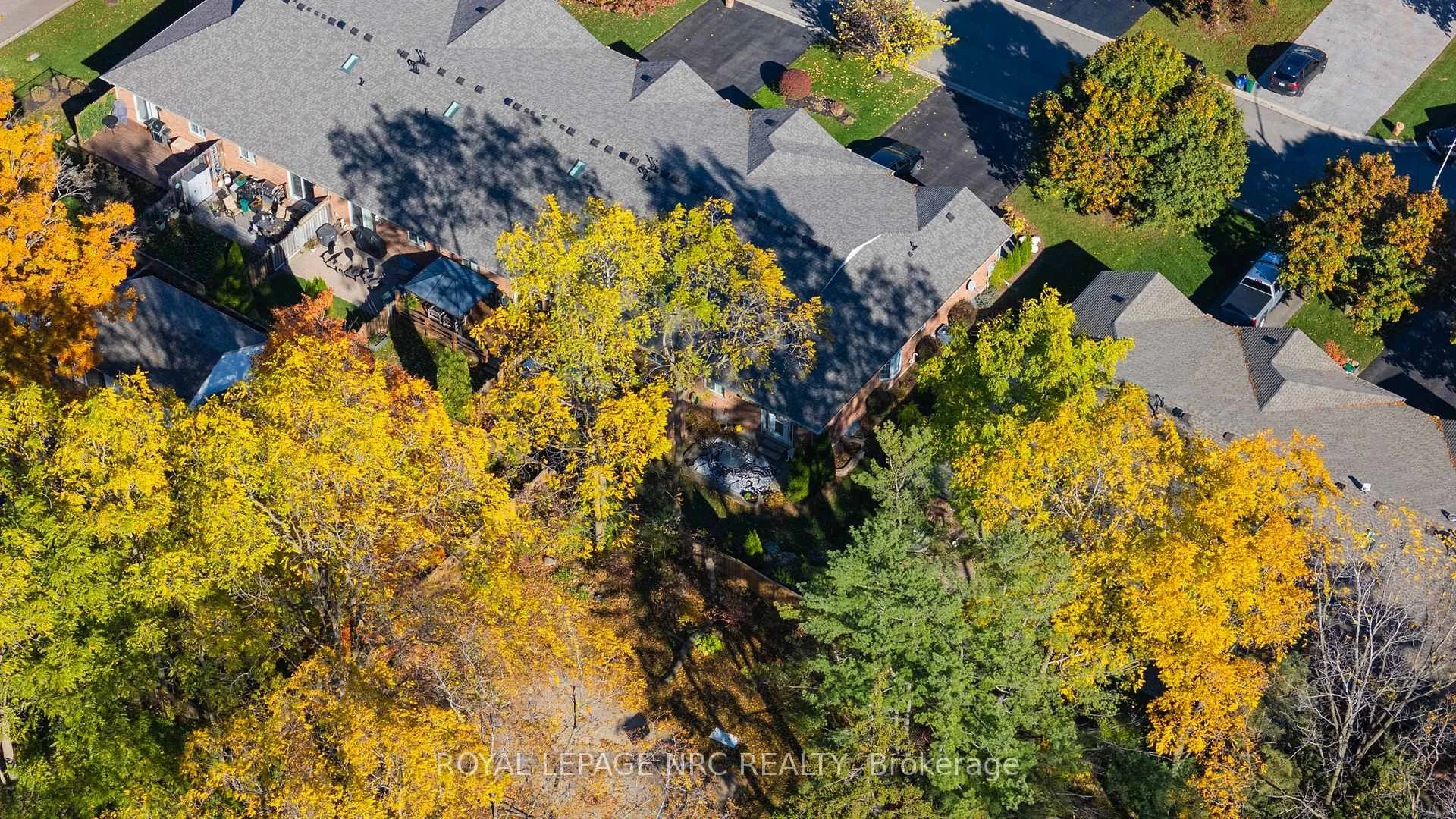 Photo 5 of 12 Kinsman Court, Pelham, Fonthill — HOMEH