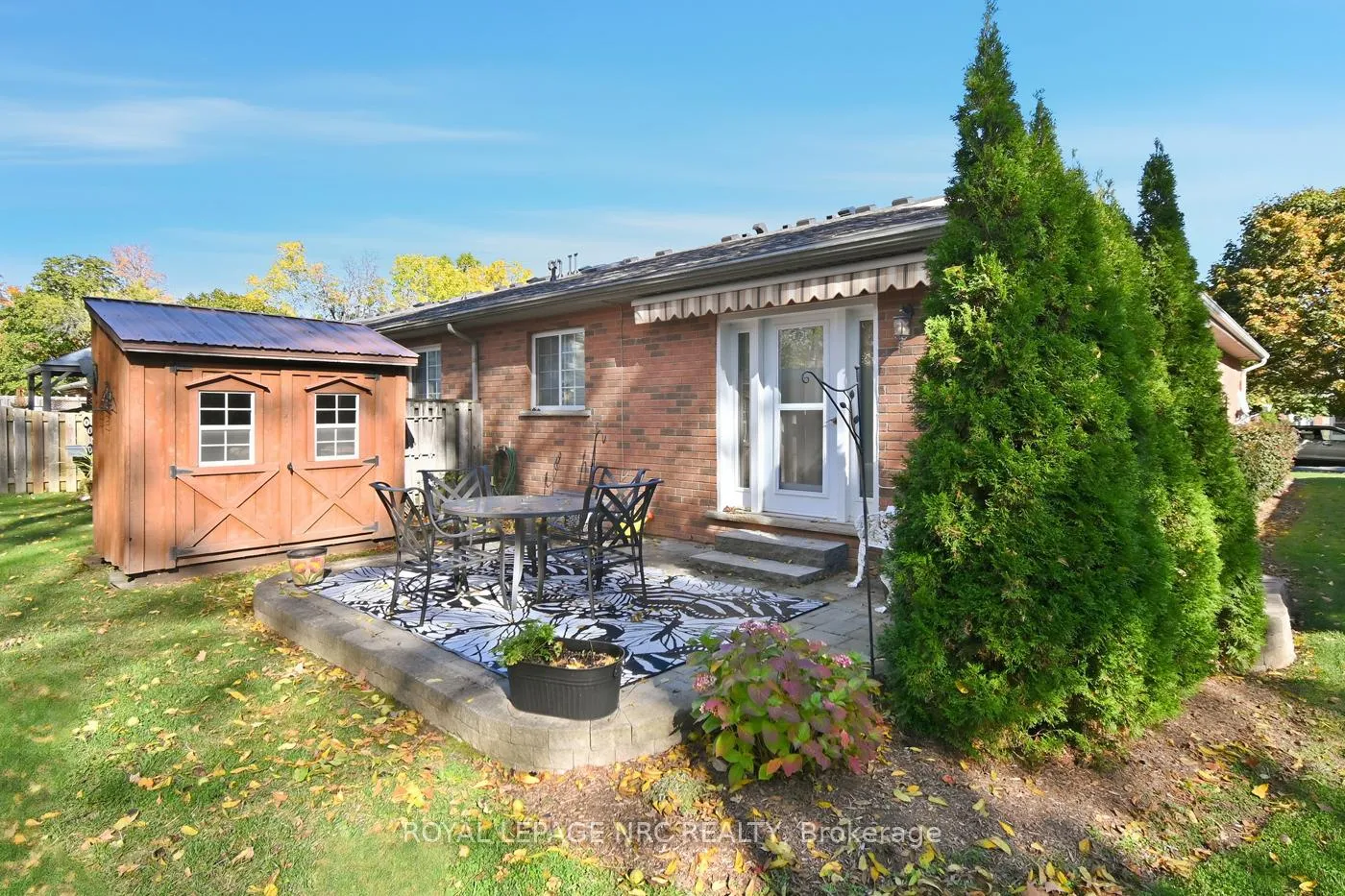 Photo 8 of 12 Kinsman Court, Pelham, Fonthill — HOMEH