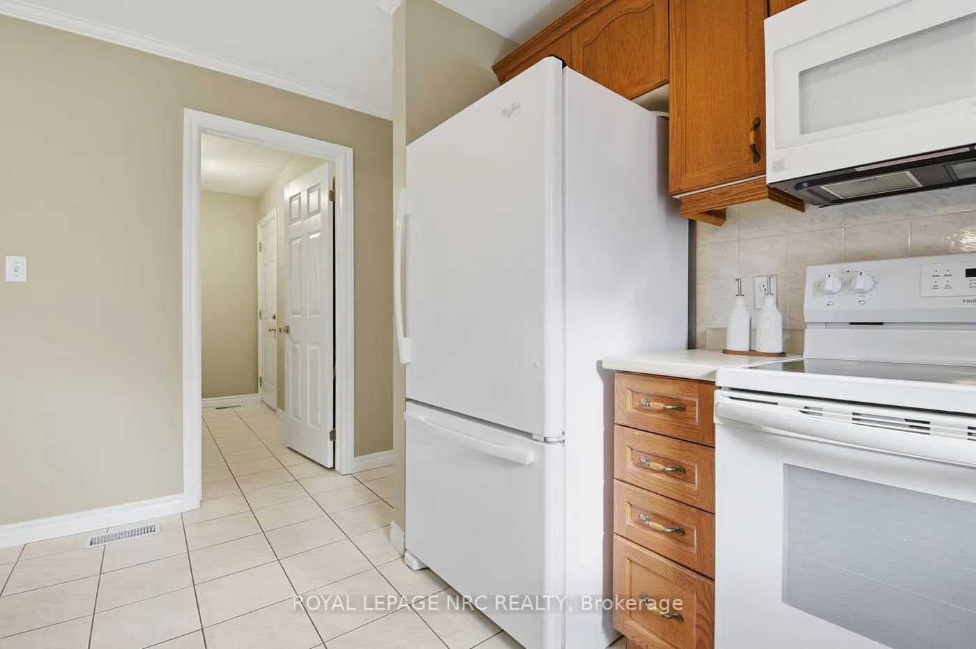 Photo 12 of 12 Kinsman Court, Pelham, Fonthill — HOMEH