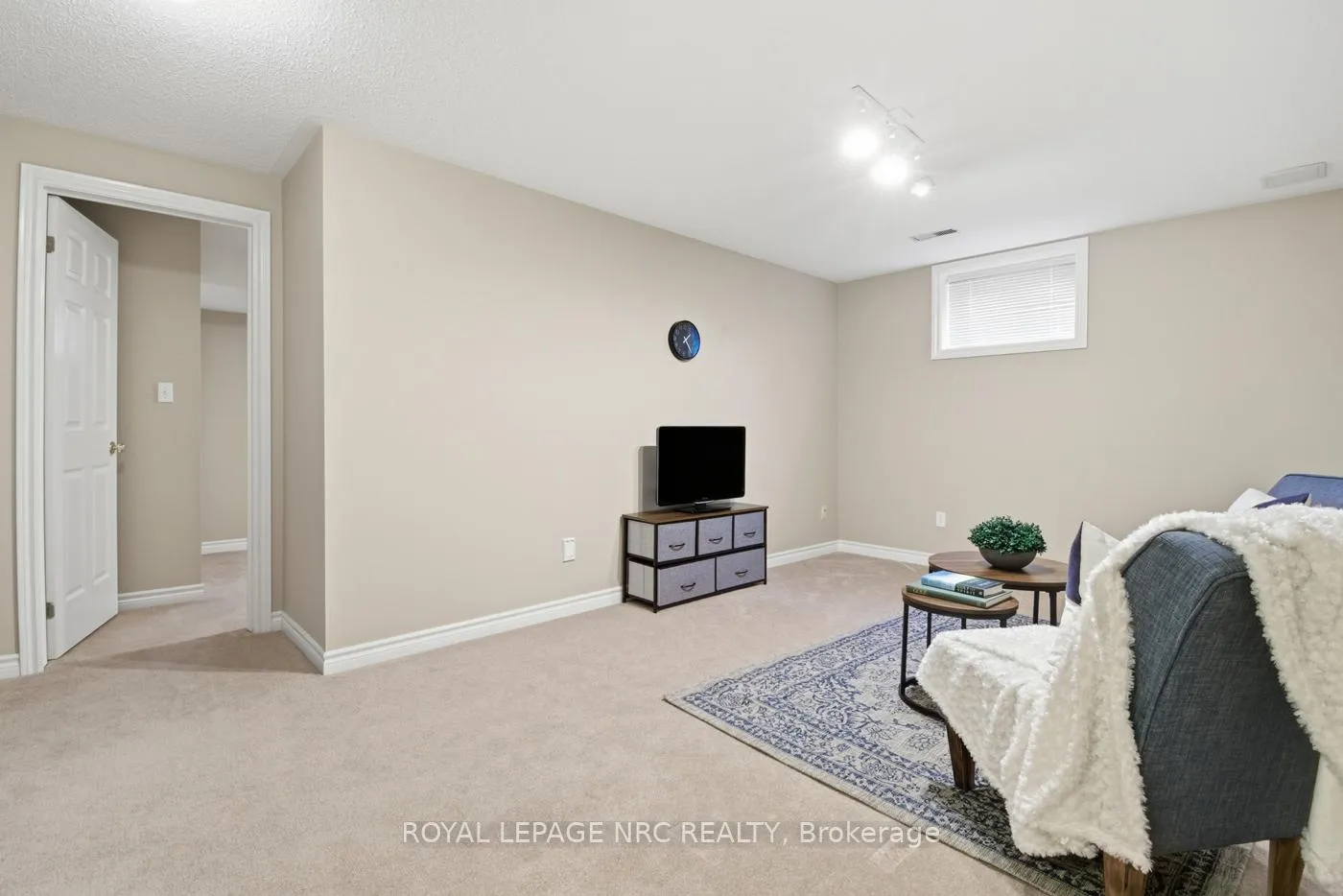 Photo 32 of 12 Kinsman Court, Pelham, Fonthill — HOMEH