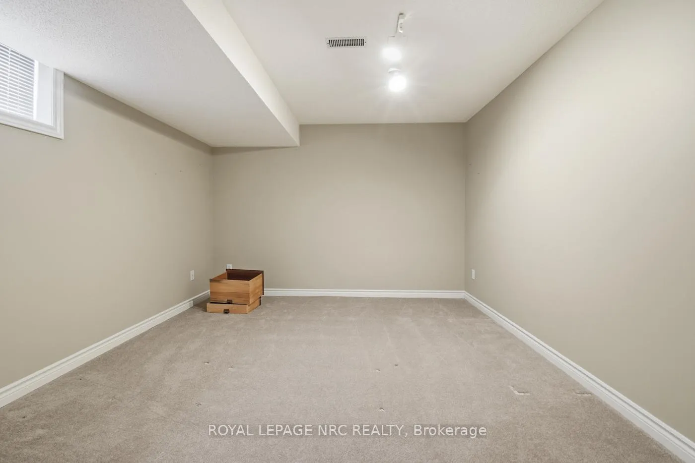 Photo 34 of 12 Kinsman Court, Pelham, Fonthill — HOMEH