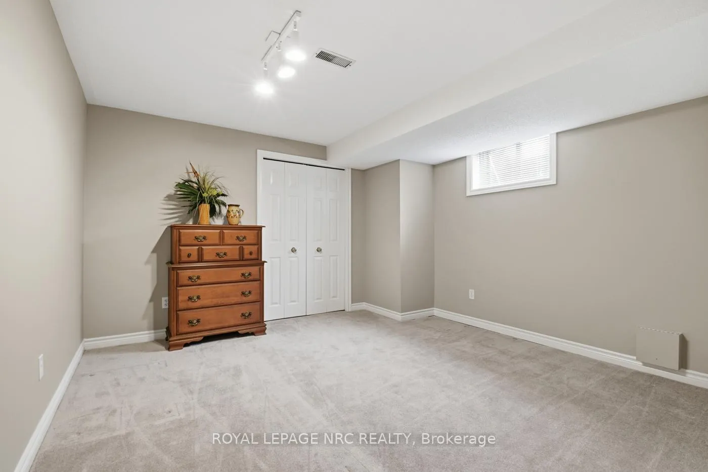 Photo 39 of 12 Kinsman Court, Pelham, Fonthill — HOMEH
