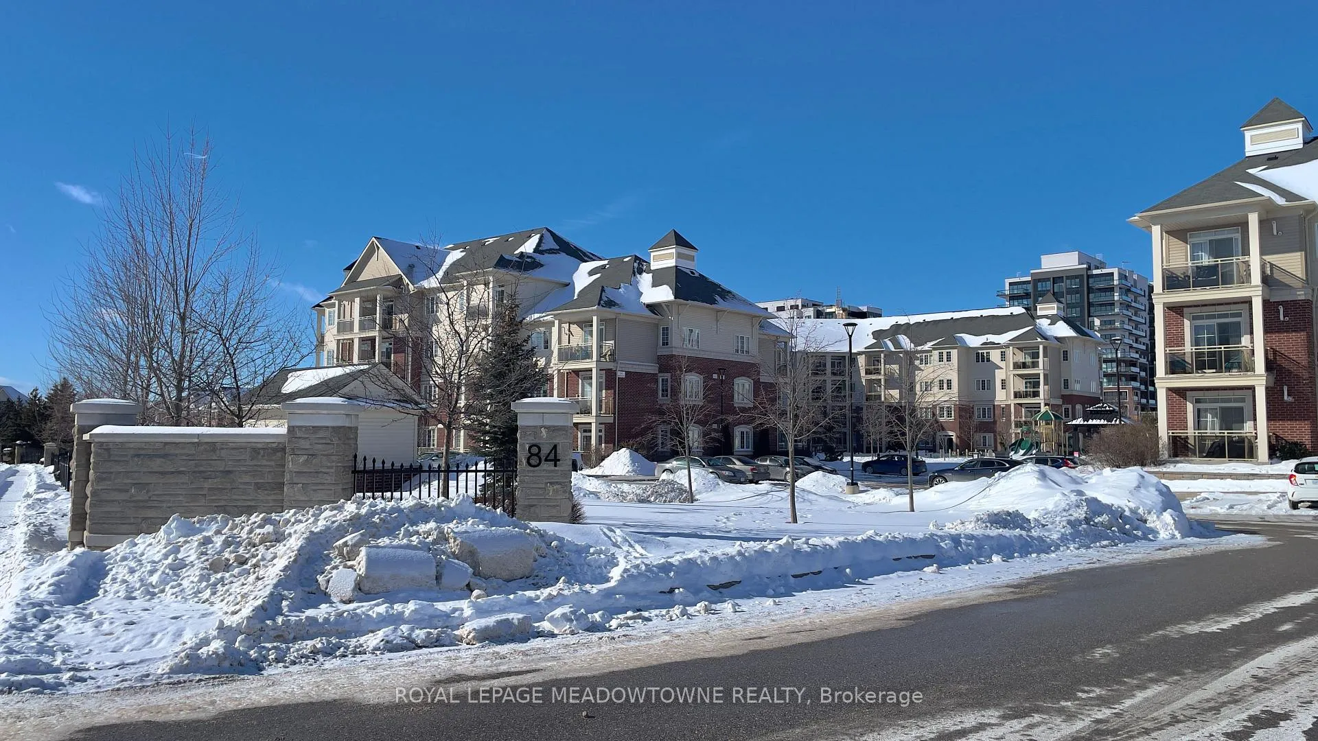 Photo 1 of Unit 416, 84 Aspen Springs Drive, Clarington, Bowmanville — HOMEH