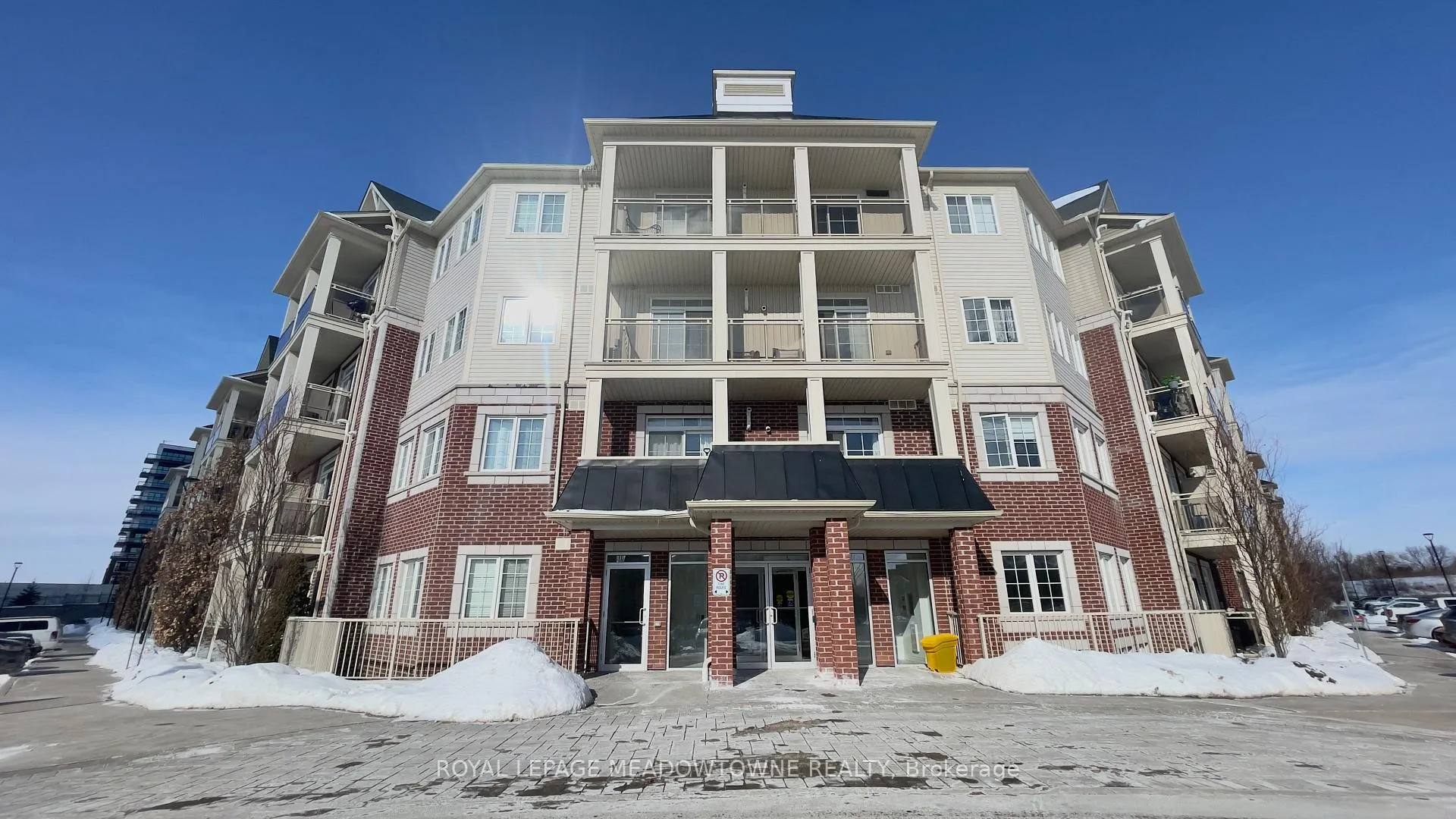 Photo 2 of Unit 416, 84 Aspen Springs Drive, Clarington, Bowmanville — HOMEH