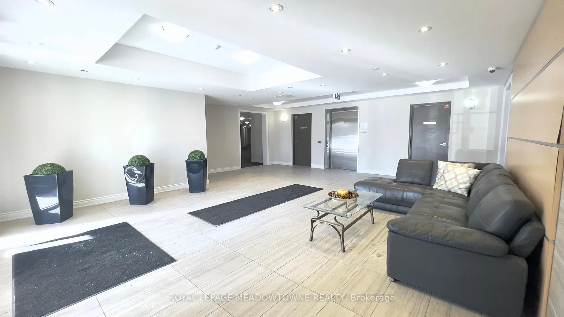 Photo 3 of Unit 416, 84 Aspen Springs Drive, Clarington, Bowmanville — HOMEH