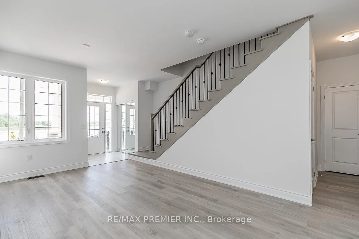 Photo 8 of 57 Union Boulevard, Wasaga Beach — HOMEH