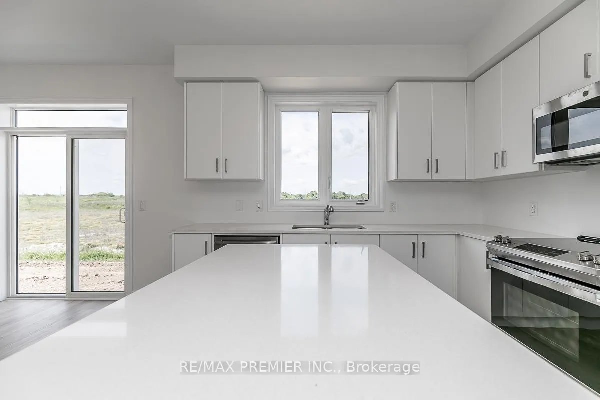 Photo 12 of 57 Union Boulevard, Wasaga Beach — HOMEH