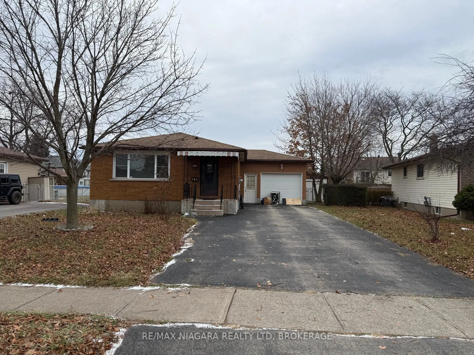 Photo 1 of 8006 Paddock Trail Drive, Niagara Falls, Ascot — HOMEH
