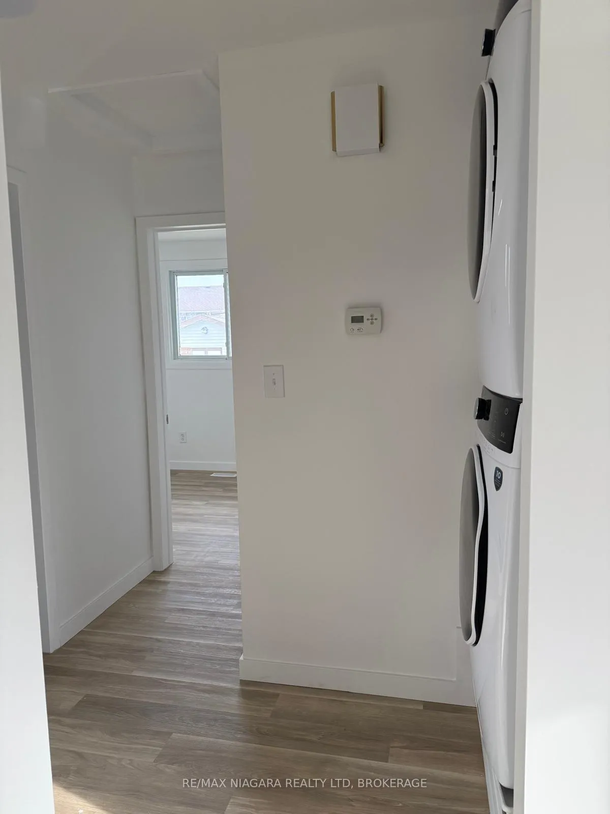 Photo 9 of 8006 Paddock Trail Drive, Niagara Falls, Ascot — HOMEH