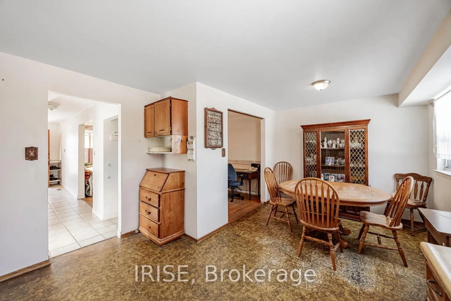 Photo 2 of 1223 Napier Crescent, Oakville, College Park — HOMEH