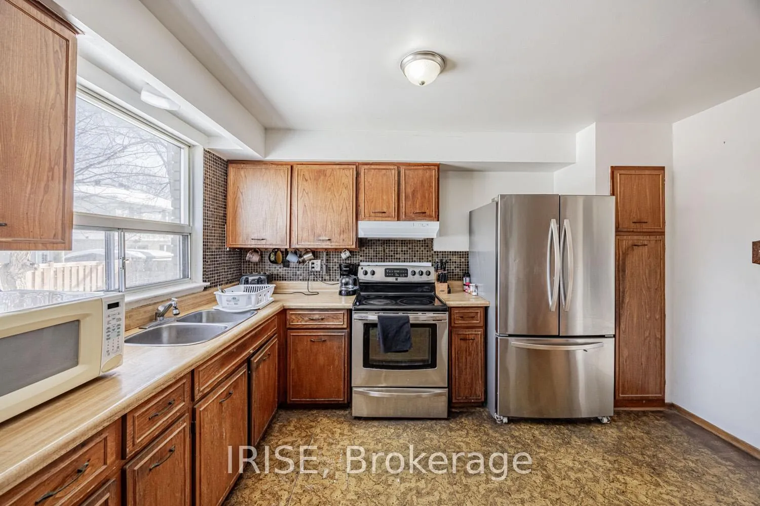Photo 3 of 1223 Napier Crescent, Oakville, College Park — HOMEH
