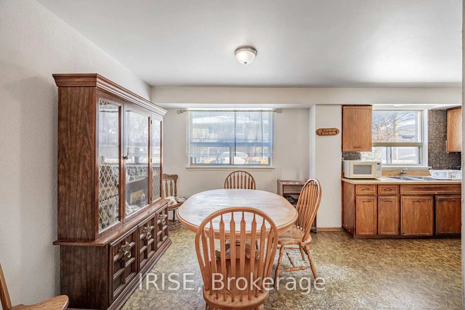 Photo 4 of 1223 Napier Crescent, Oakville, College Park — HOMEH