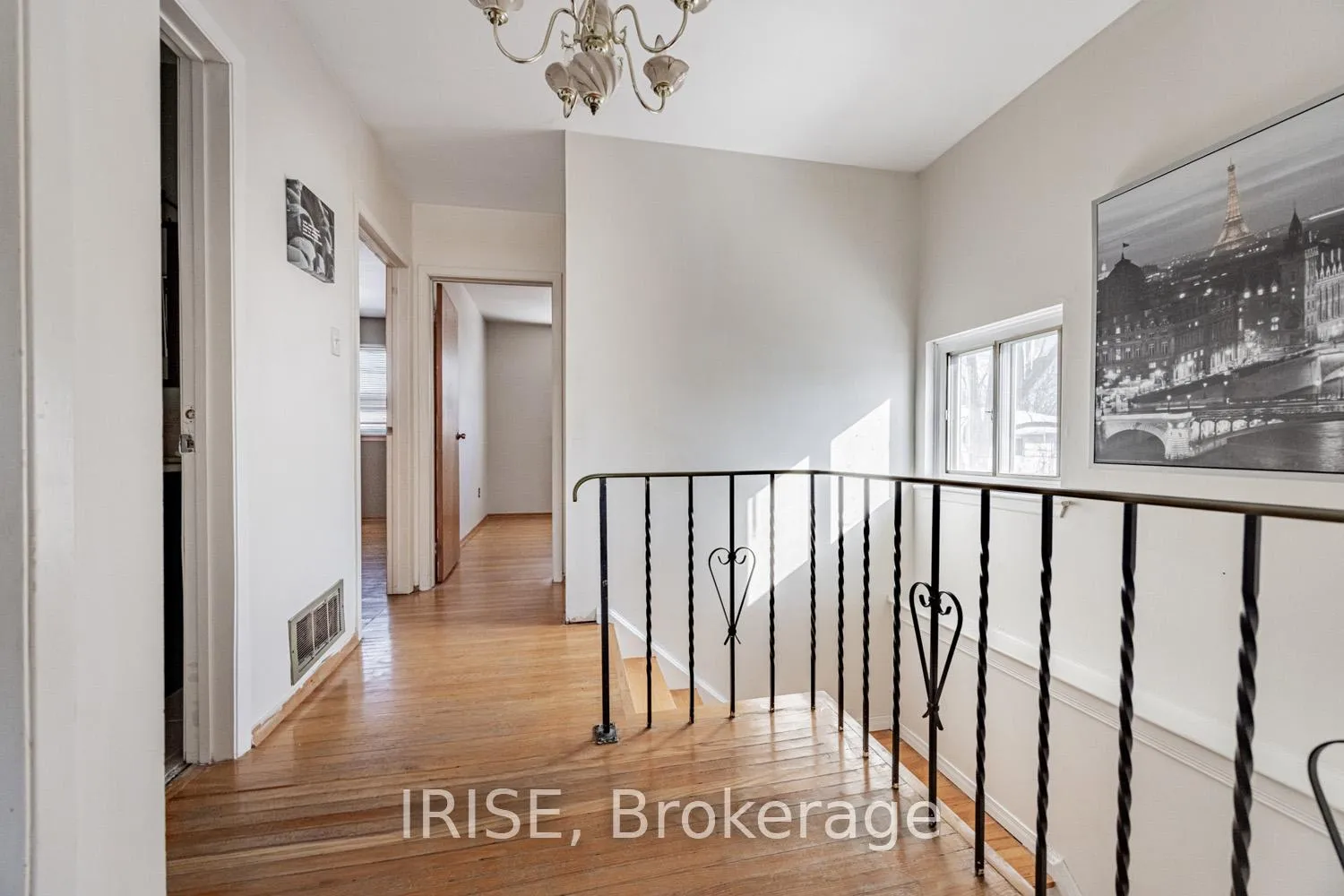Photo 8 of 1223 Napier Crescent, Oakville, College Park — HOMEH