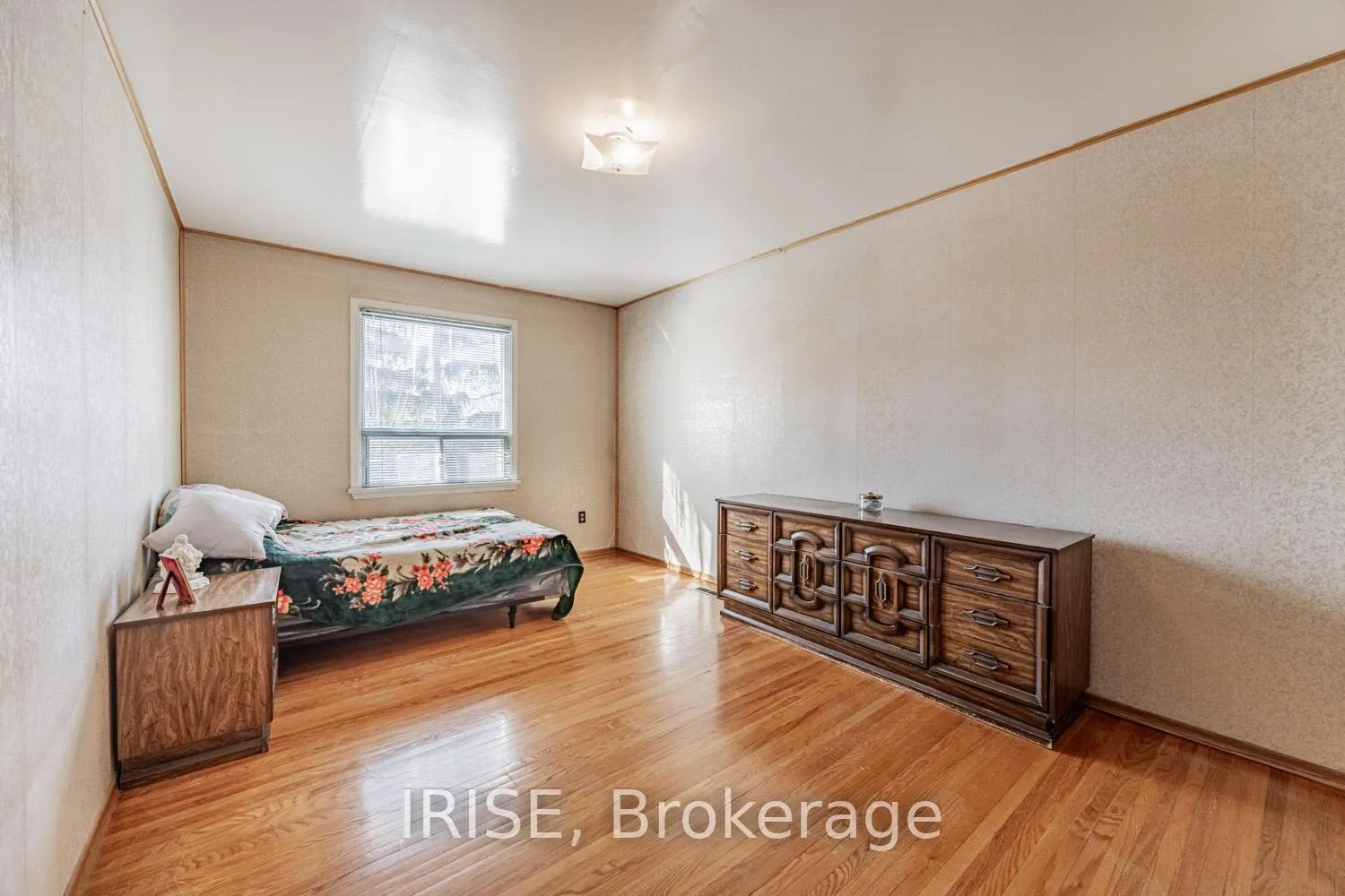 Photo 10 of 1223 Napier Crescent, Oakville, College Park — HOMEH
