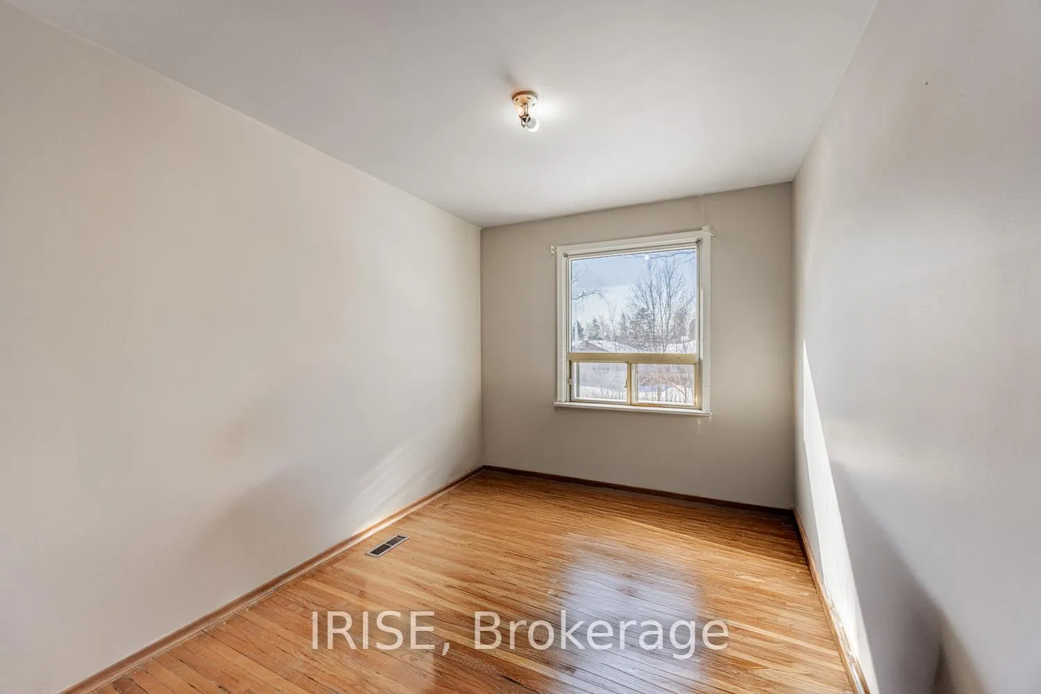 Photo 11 of 1223 Napier Crescent, Oakville, College Park — HOMEH