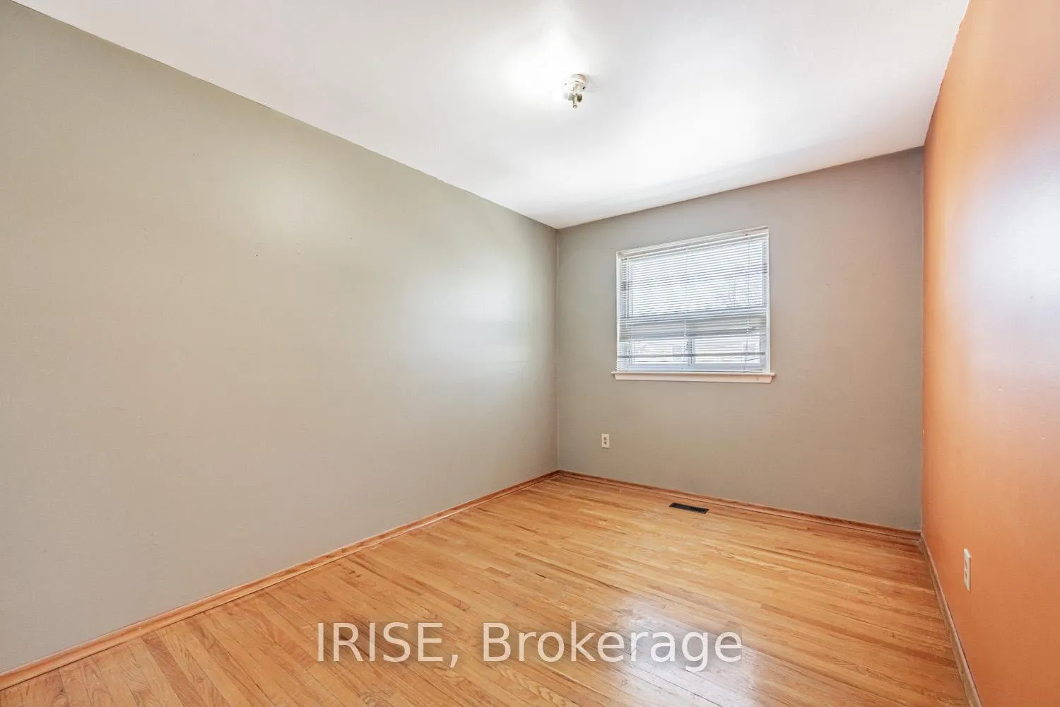 Photo 12 of 1223 Napier Crescent, Oakville, College Park — HOMEH