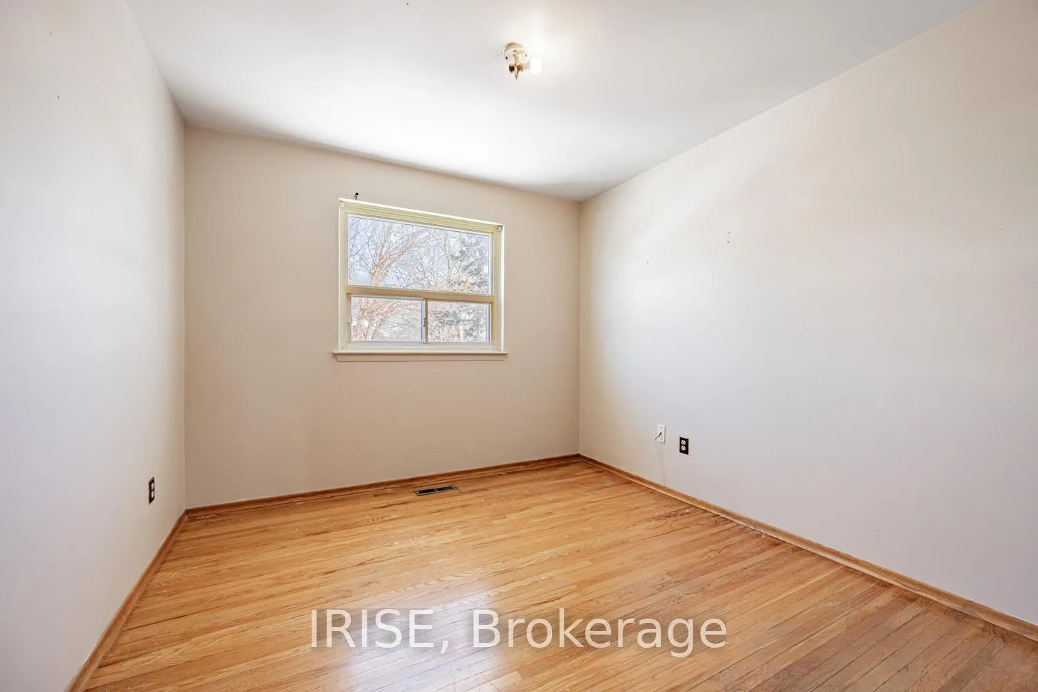 Photo 13 of 1223 Napier Crescent, Oakville, College Park — HOMEH