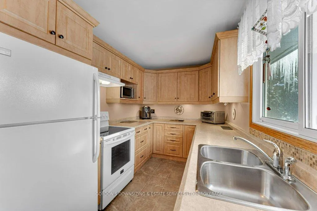Photo 14 of 461 Henrietta Street, Gananoque — HOMEH