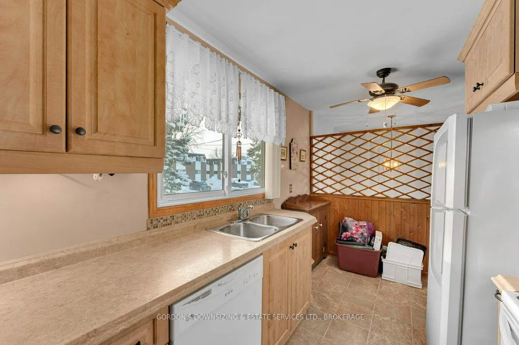 Photo 15 of 461 Henrietta Street, Gananoque — HOMEH