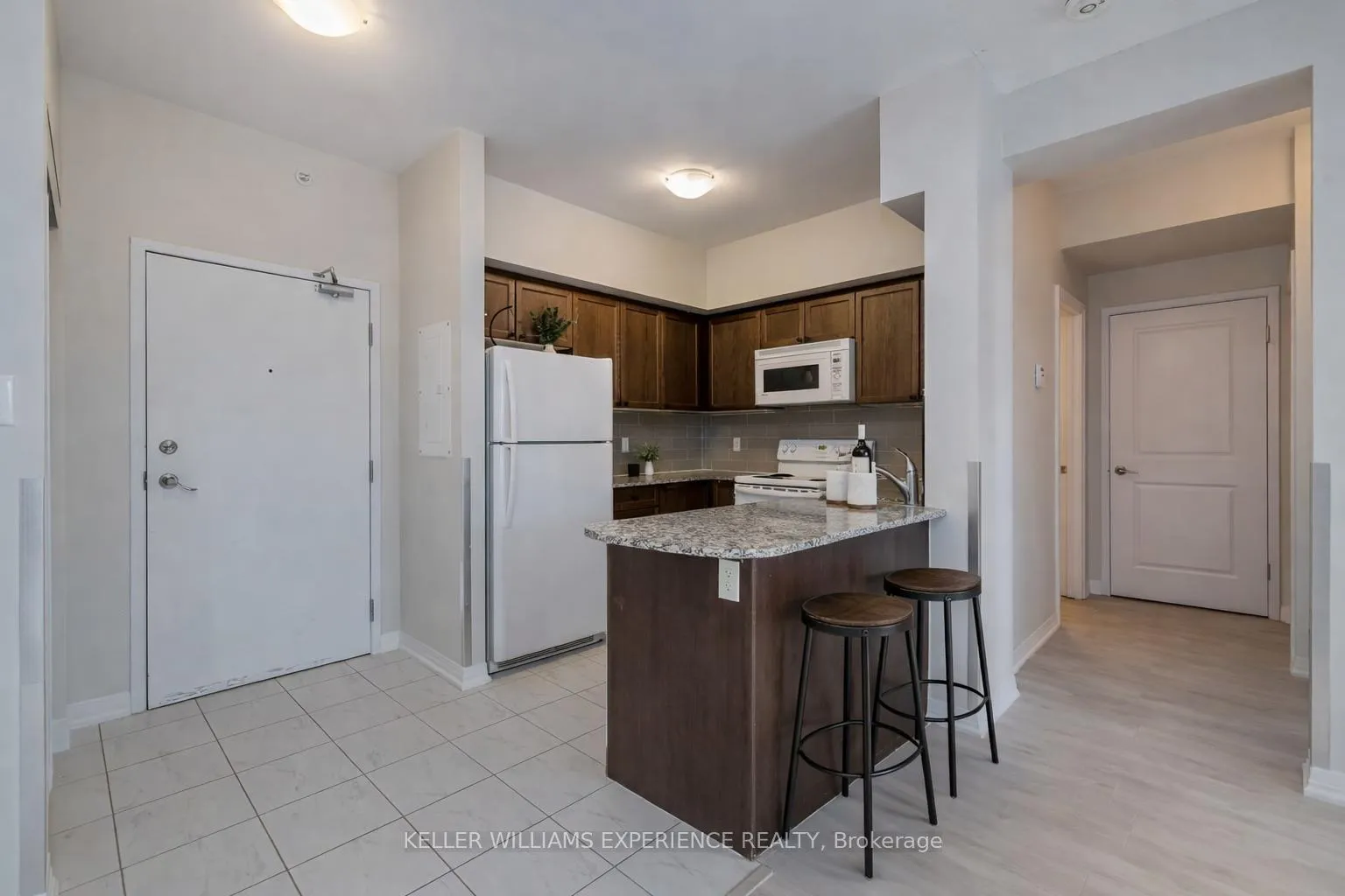 Photo 4 of Unit 404, 300 Essa Road, Barrie, 400 West — HOMEH
