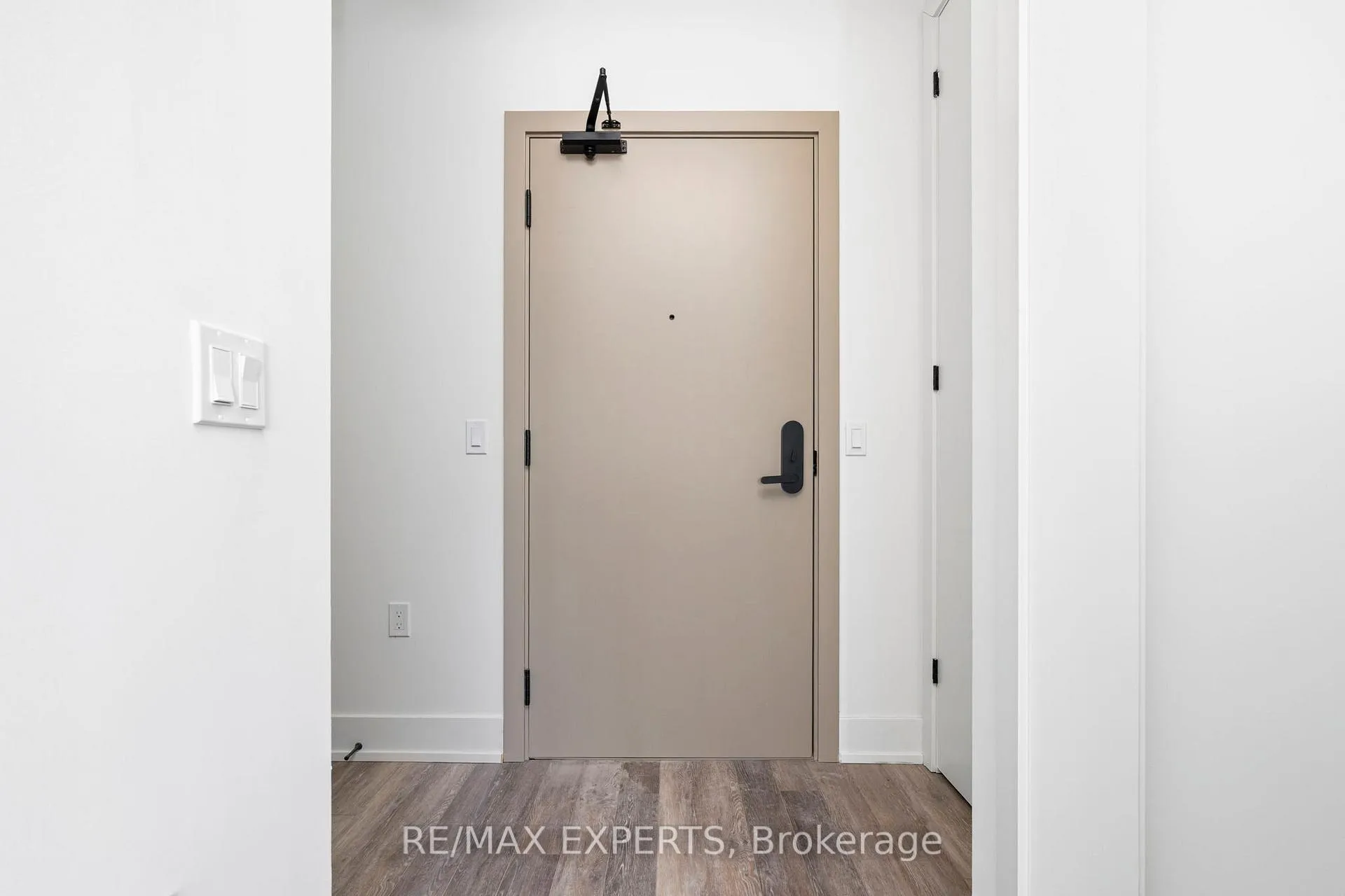 Photo 2 of Unit 537, 2075 King Road, King, King City — HOMEH