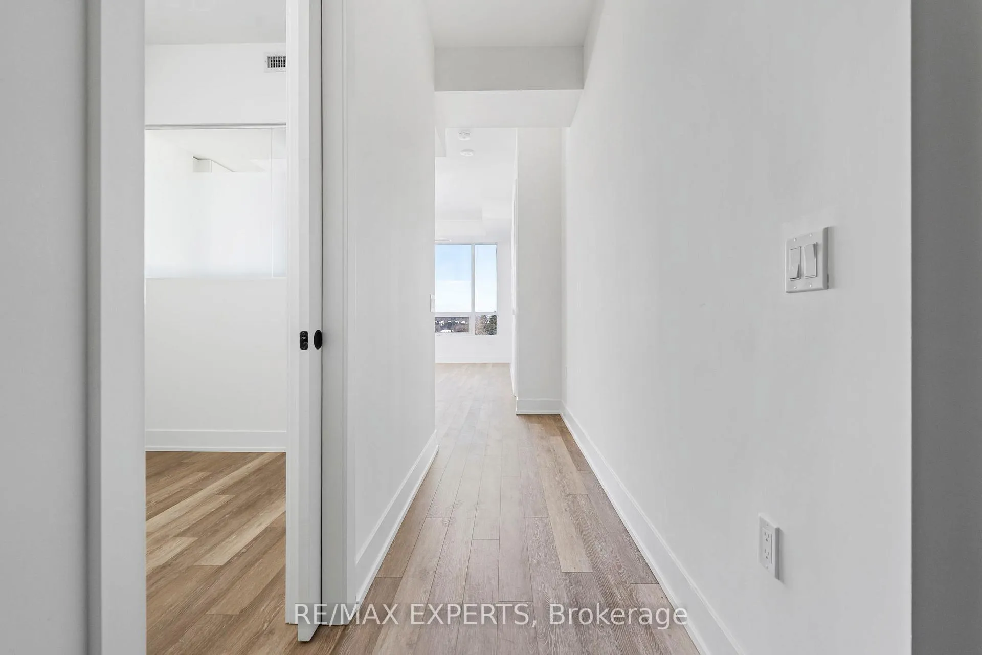 Photo 3 of Unit 537, 2075 King Road, King, King City — HOMEH