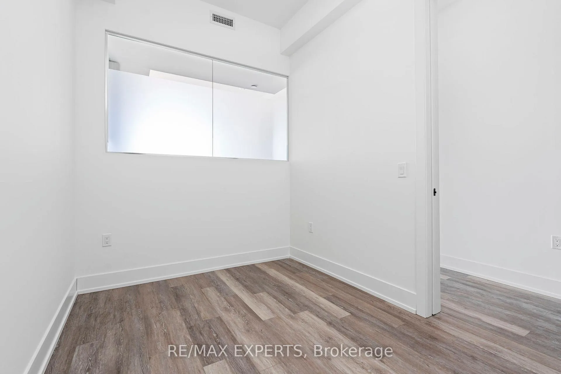 Photo 5 of Unit 537, 2075 King Road, King, King City — HOMEH